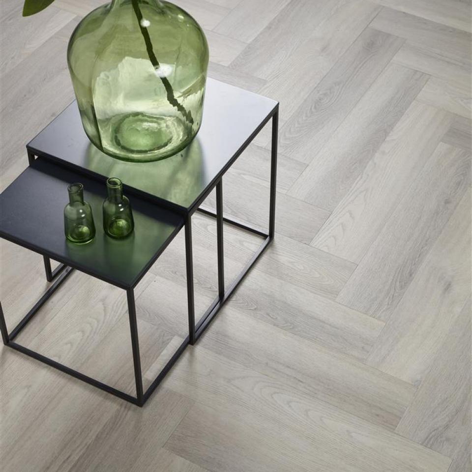 tafeltje met groen glas